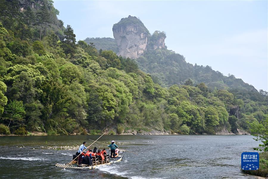 （新華全媒頭條·聚焦生物多樣性大會(huì)·圖文互動(dòng)）（1）攜手同行，開(kāi)啟人類高質(zhì)量發(fā)展新征程——習(xí)近平主席在《生物多樣性公約》第十五次締約方大會(huì)領(lǐng)導(dǎo)人峰會(huì)上的主旨講話解讀