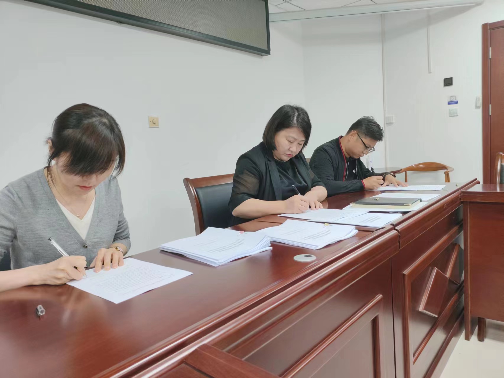 河南豫信招標(biāo)有限責(zé)任公司2023年度經(jīng)營業(yè)績責(zé)任書簽訂會(huì)議